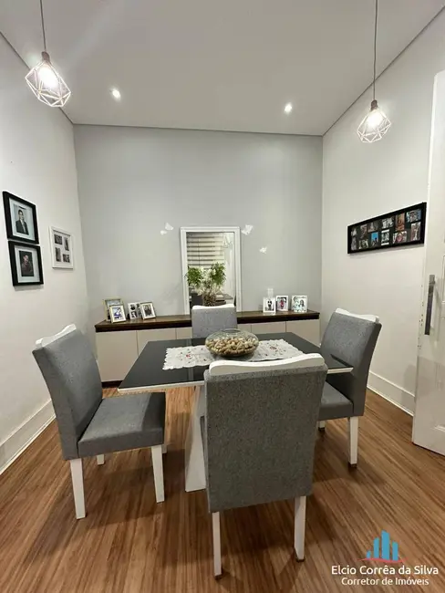 Casa com 3 quartos à venda, 300m2 em Vila Mathias, Santos - SP - imagem 3 Foto 3 de Casa com 3 quartos à venda, 300m2 em Vila Mathias, Santos - SP