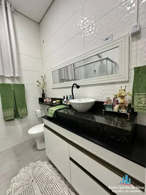 Casa com 3 quartos à venda, 300m2 em Vila Mathias, Santos - SP - imagem 5 Foto 5 de Casa com 3 quartos à venda, 300m2 em Vila Mathias, Santos - SP