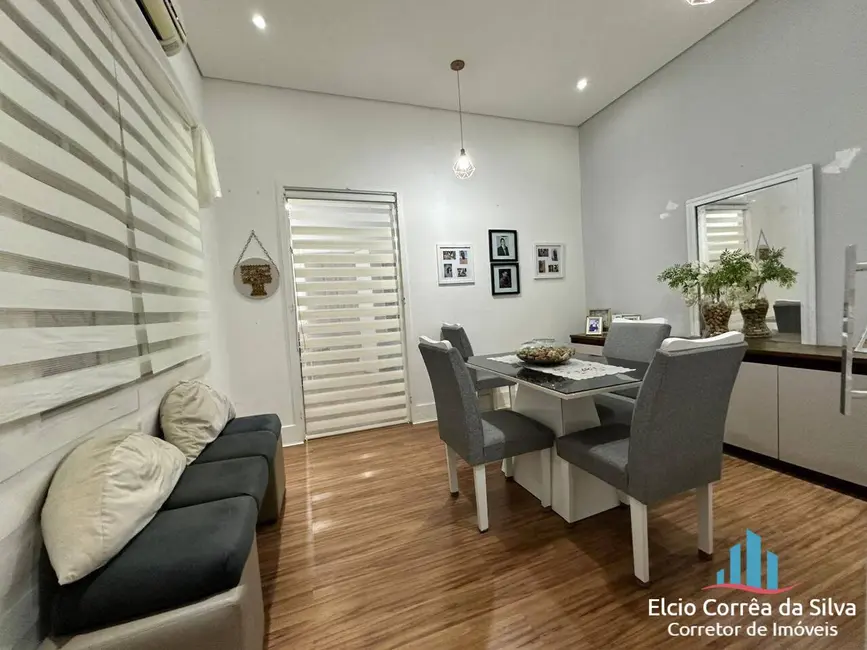 Casa com 3 quartos à venda, 300m2 em Vila Mathias, Santos - SP - imagem 4 Foto 4 de Casa com 3 quartos à venda, 300m2 em Vila Mathias, Santos - SP