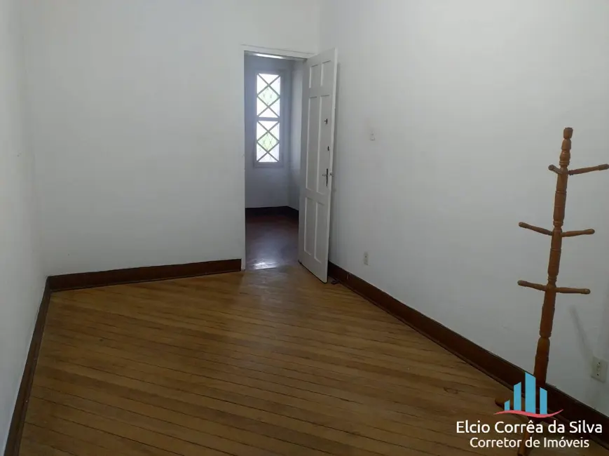 Foto 3 de Casa com 6 quartos para alugar, 325m2 em Vila Mathias, Santos - SP