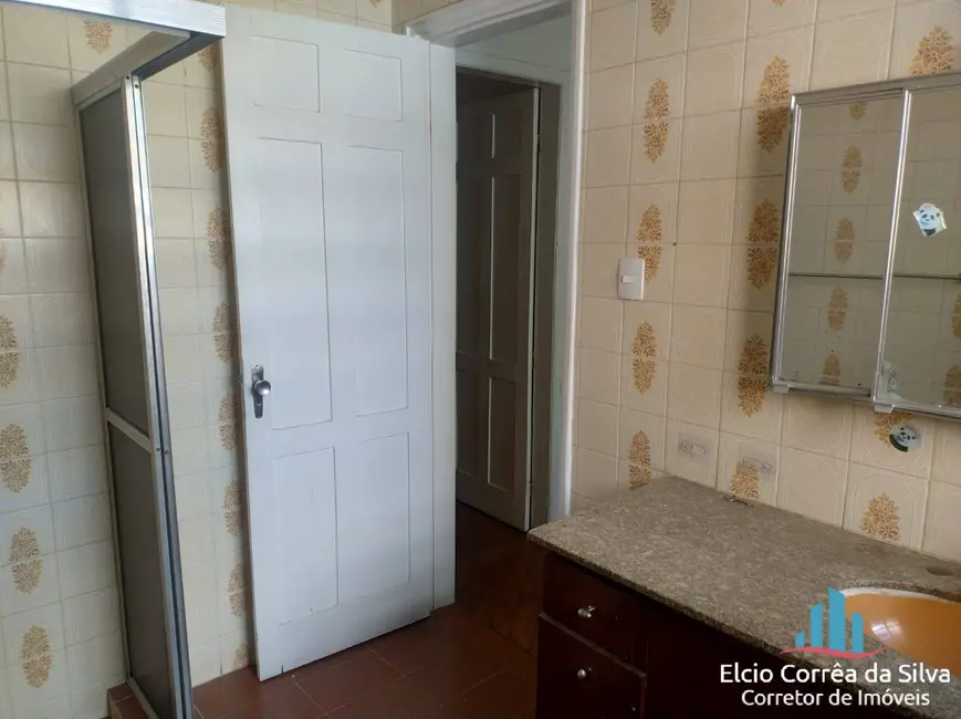 Foto 4 de Casa com 6 quartos para alugar, 325m2 em Vila Mathias, Santos - SP