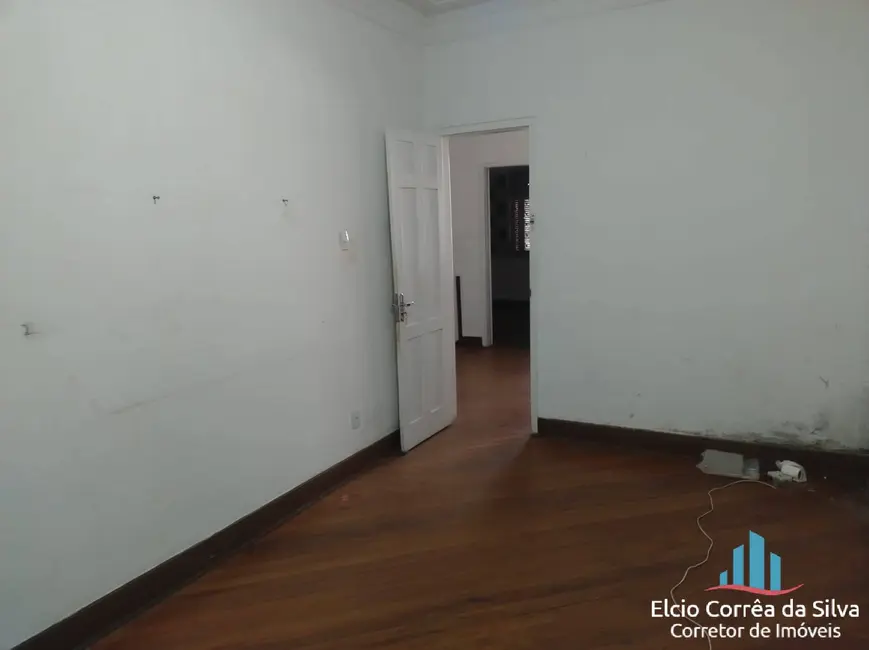 Foto 6 de Casa com 6 quartos para alugar, 325m2 em Vila Mathias, Santos - SP