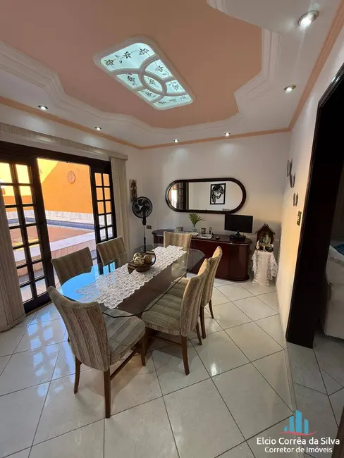 Foto 5 de Casa com 4 quartos à venda, 340m2 em Canto do Forte, Praia Grande - SP