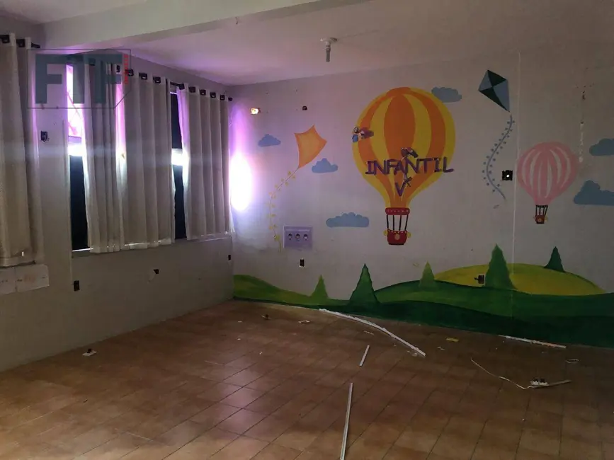 Foto 11 de Casa com 10 quartos para alugar, 363m2 em Fátima, Fortaleza - CE