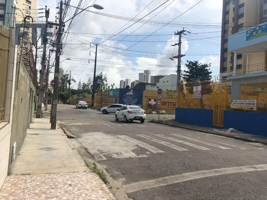 Foto 16 de Casa com 10 quartos para alugar, 363m2 em Fátima, Fortaleza - CE