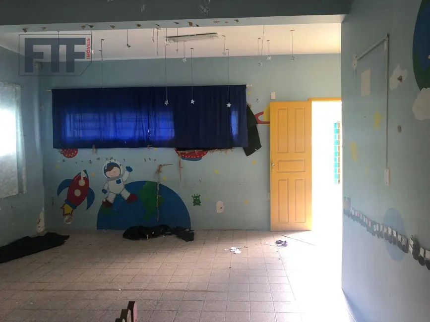 Foto 5 de Casa com 10 quartos para alugar, 363m2 em Fátima, Fortaleza - CE