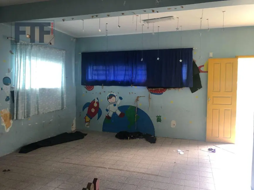 Foto 6 de Casa com 10 quartos para alugar, 363m2 em Fátima, Fortaleza - CE