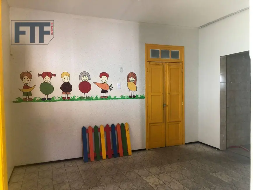 Foto 8 de Casa com 10 quartos para alugar, 363m2 em Fátima, Fortaleza - CE