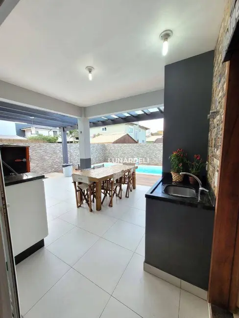 Foto 3 de Casa com 3 quartos à venda, 225m2 em Rio Tavares, Florianopolis - SC