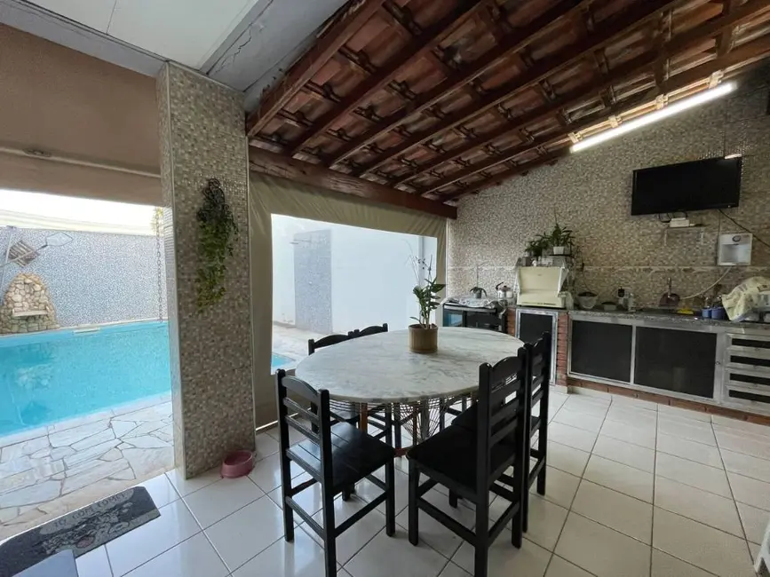 Casa com 3 quartos à venda, 300m2 em Vila Dainese, Americana - SP - imagem 5 Foto 5 de Casa com 3 quartos à venda, 300m2 em Vila Dainese, Americana - SP