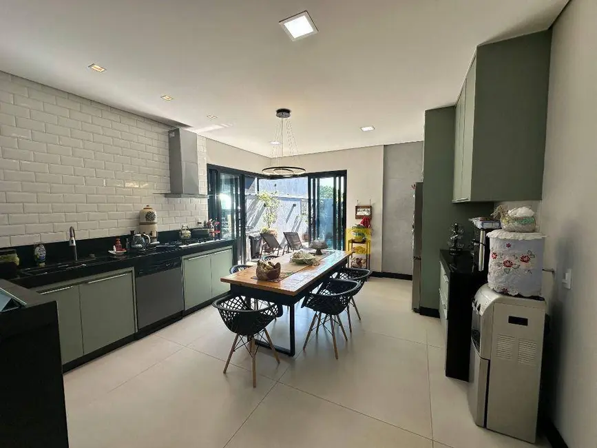 Foto 3 de Casa de Condomínio com 3 quartos à venda, 300m2 em Nova Odessa - SP