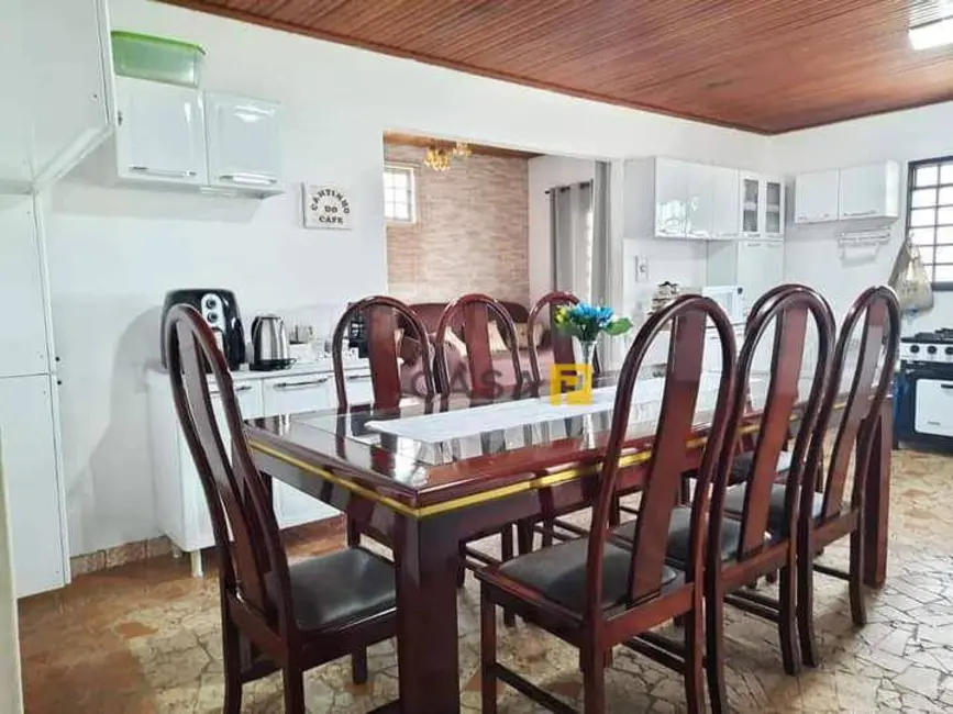 Foto 4 de Sítio / Rancho com 5 quartos à venda, 2249m2 em Caconde - SP