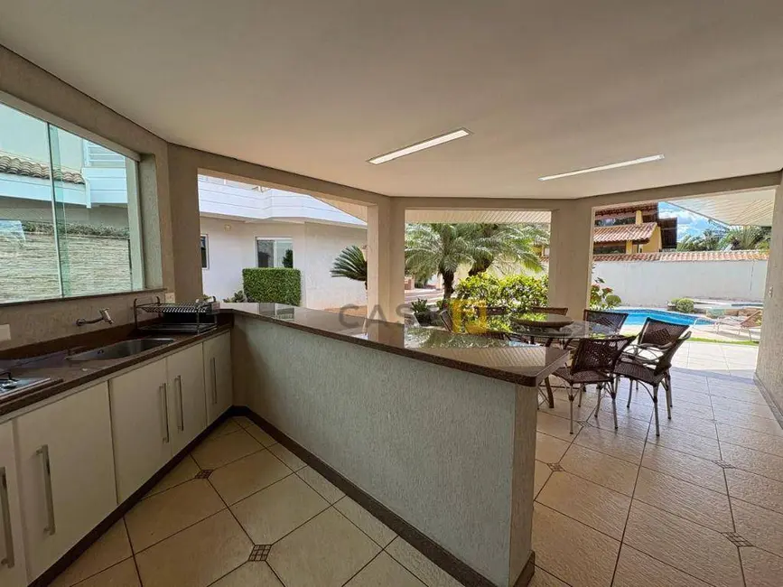 Casa de Condomínio com 3 quartos para alugar, 1200m2 em Vale das Paineiras, Americana - SP - imagem 3 Foto 3 de Casa de Condomínio com 3 quartos para alugar, 1200m2 em Vale das Paineiras, Americana - SP