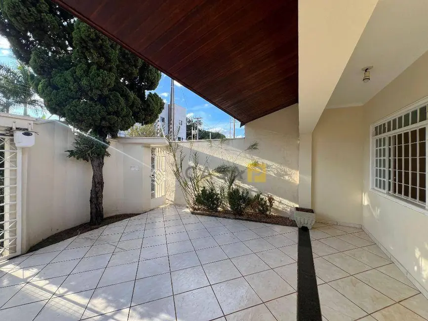 Casa com 3 quartos à venda e para alugar, 210m2 em Parque Novo Mundo, Americana - SP - imagem 3 Foto 3 de Casa com 3 quartos à venda e para alugar, 210m2 em Parque Novo Mundo, Americana - SP