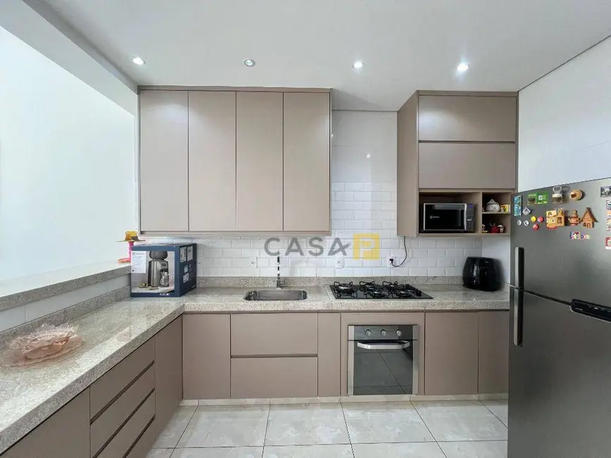 Casa com 3 quartos à venda, 150m2 em Parque Universitário, Americana - SP - imagem 4 Foto 4 de Casa com 3 quartos à venda, 150m2 em Parque Universitário, Americana - SP