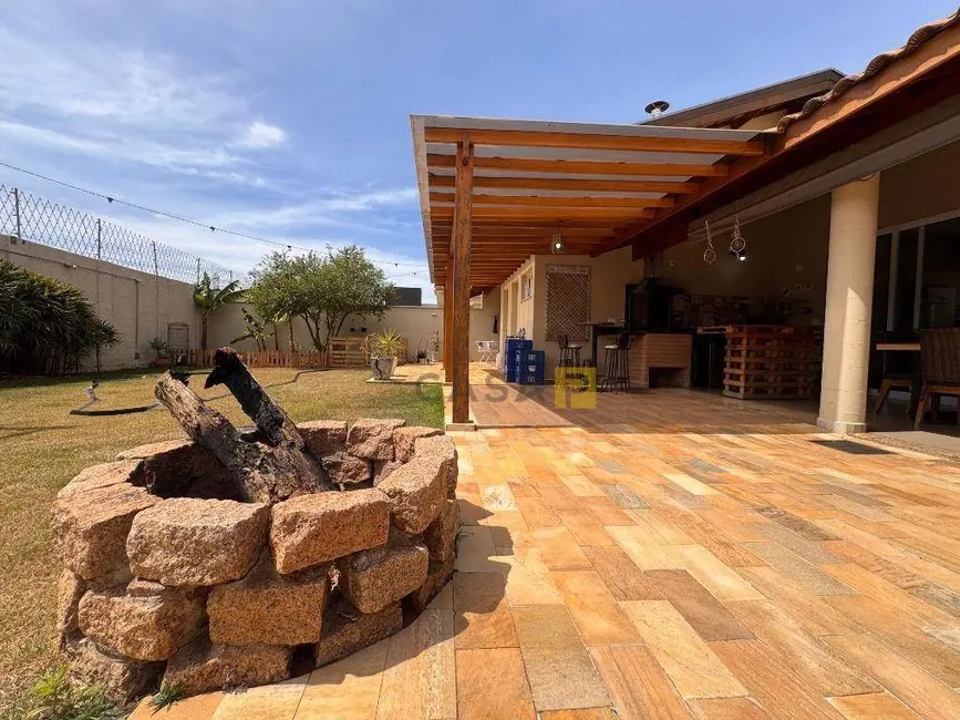 Foto 3 de Casa de Condomínio com 4 quartos à venda, 1000m2 em Estância Hípica, Nova Odessa - SP