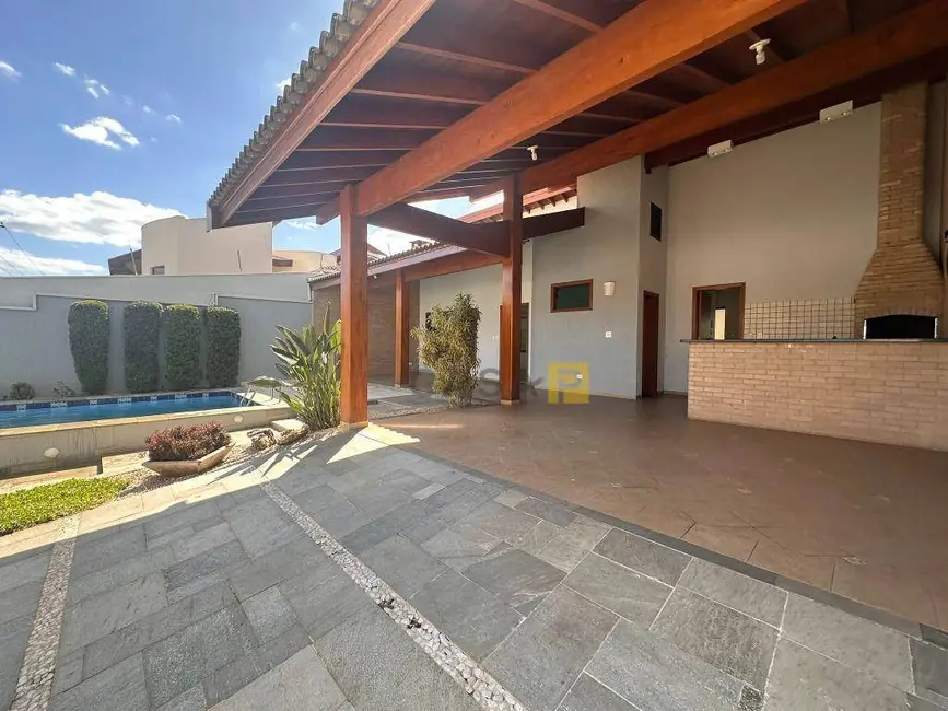 Casa com 3 quartos para alugar, 400m2 em Vila Santa Maria, Americana - SP - imagem 2 Foto 2 de Casa com 3 quartos para alugar, 400m2 em Vila Santa Maria, Americana - SP