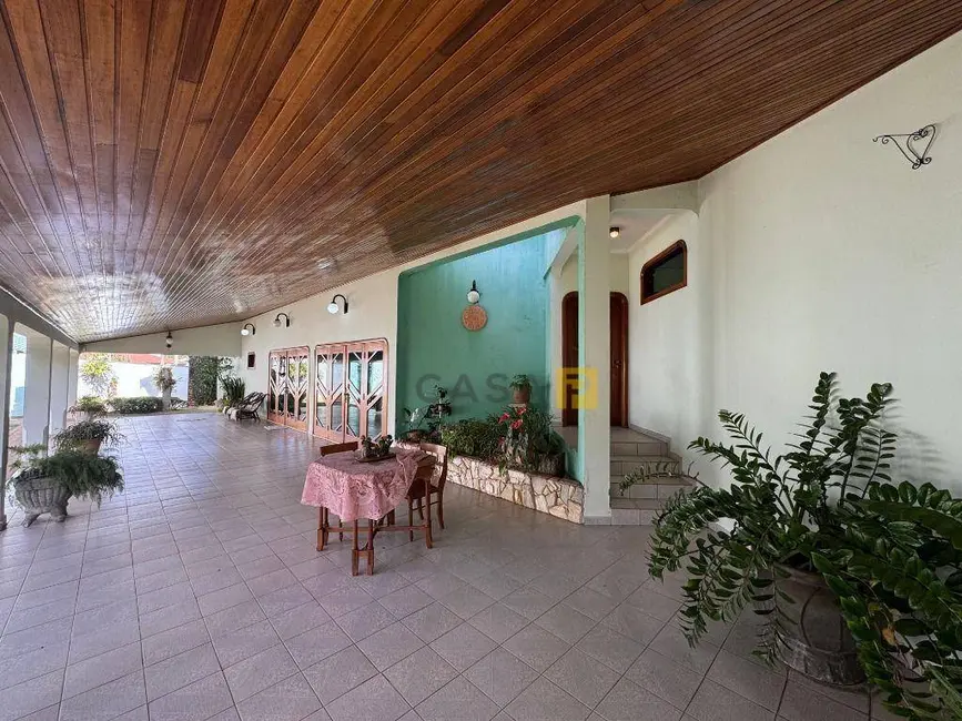 Casa com 4 quartos à venda e para alugar, 1000m2 em Chácara Machadinho II, Americana - SP - imagem 5 Foto 5 de Casa com 4 quartos à venda e para alugar, 1000m2 em Chácara Machadinho II, Americana - SP