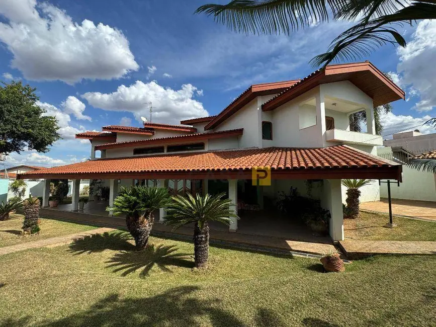 Casa com 4 quartos à venda e para alugar, 1000m2 em Chácara Machadinho II, Americana - SP - imagem 3 Foto 3 de Casa com 4 quartos à venda e para alugar, 1000m2 em Chácara Machadinho II, Americana - SP