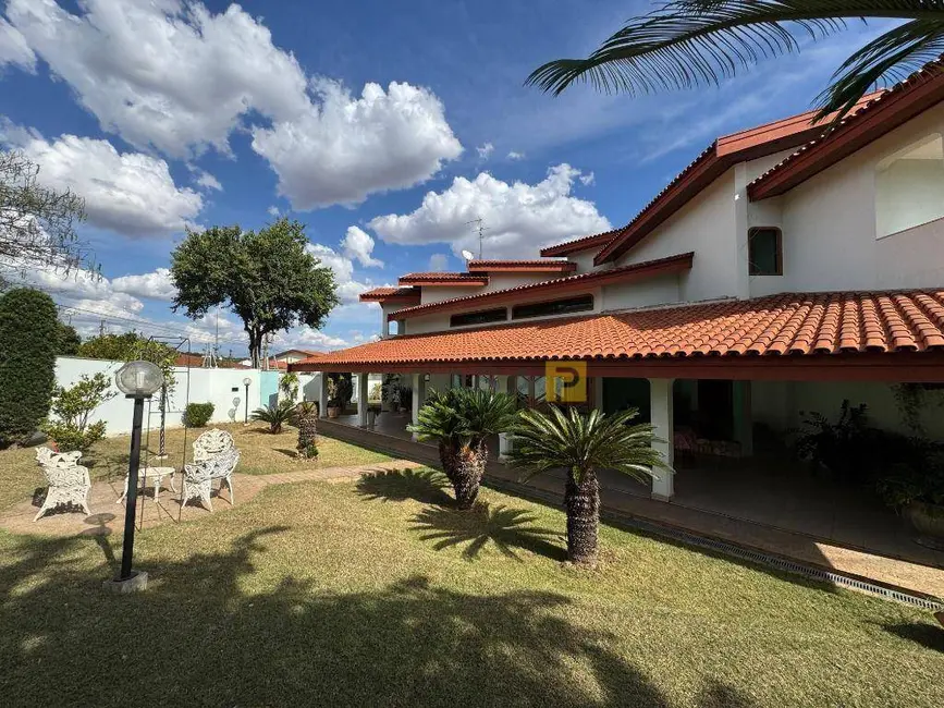 Casa com 4 quartos à venda e para alugar, 1000m2 em Chácara Machadinho II, Americana - SP - imagem 4 Foto 4 de Casa com 4 quartos à venda e para alugar, 1000m2 em Chácara Machadinho II, Americana - SP