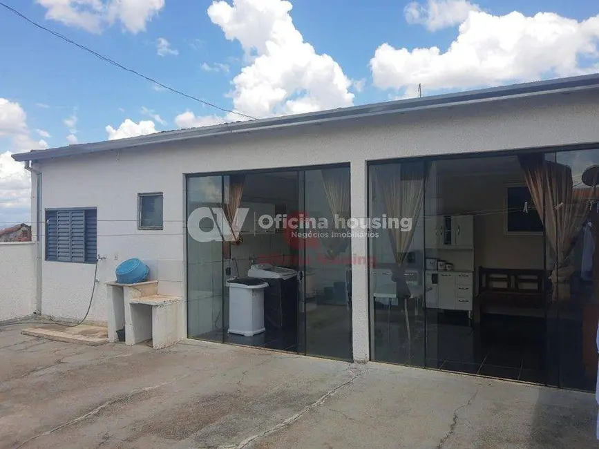 Foto 2 de Casa com 4 quartos à venda, 250m2 em Parque das Laranjeiras, Mogi Mirim - SP