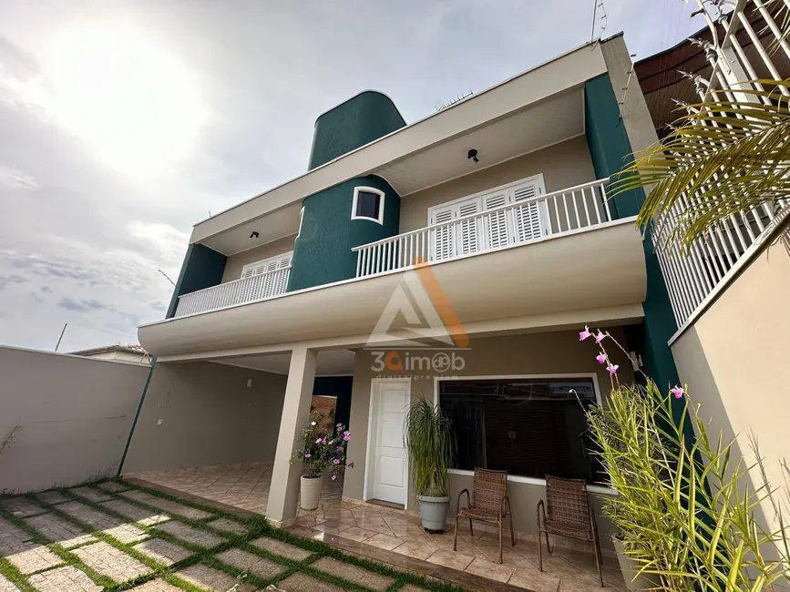 Foto 1 de Sobrado com 4 quartos à venda, 250m2 em Jardim Cruzeiro, Mogi Guacu - SP