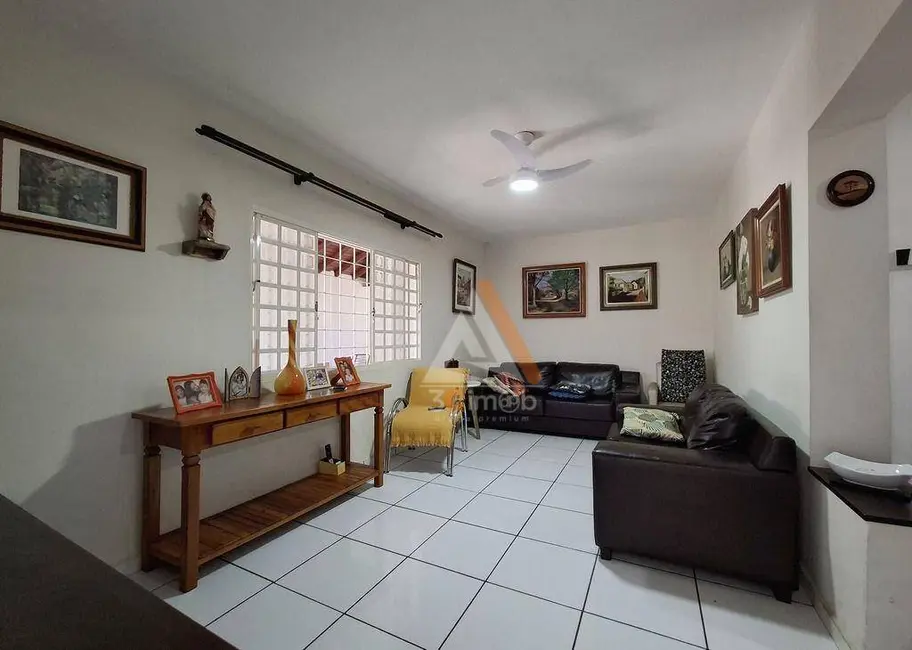 Casa com 4 quartos à venda, 202m2 em Jardim Áurea, Mogi Mirim - SP - imagem 1 Foto 1 de Casa com 4 quartos à venda, 202m2 em Jardim Áurea, Mogi Mirim - SP