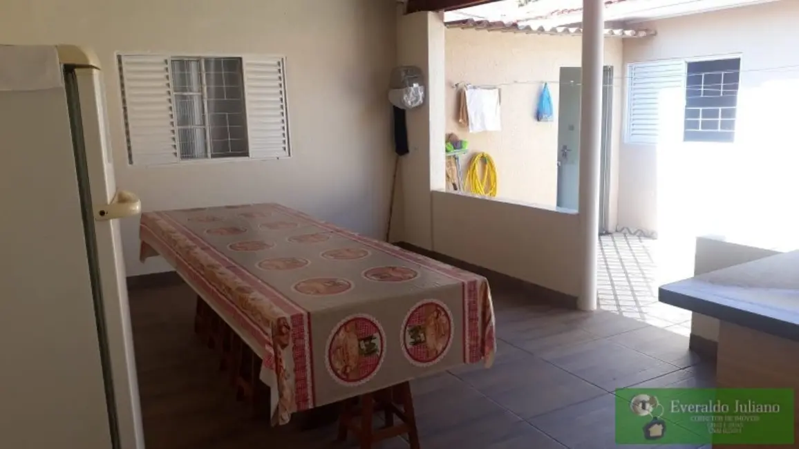 Casa com 3 quartos à venda em Jacarezinho - PR - imagem 3 Foto 3 de Casa com 3 quartos à venda em Jacarezinho - PR