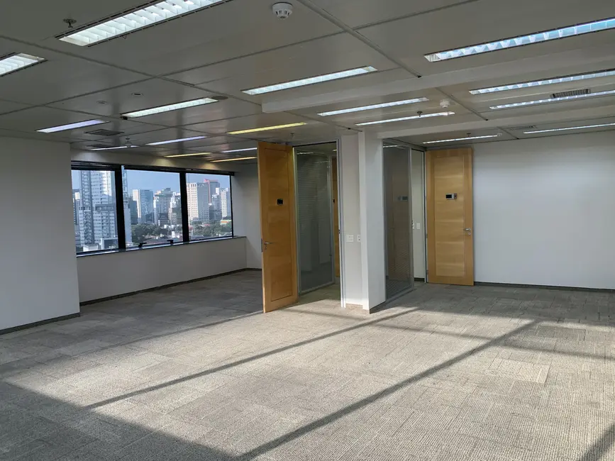 Sala Comercial para alugar, 589m2 em Cidade Monções, São Paulo - SP - imagem 3 Foto 3 de Sala Comercial para alugar, 589m2 em Cidade Monções, São Paulo - SP