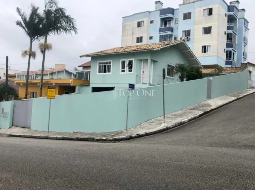 Foto 1 de Casa com 2 quartos à venda, 145m2 em Sao Jose - SC