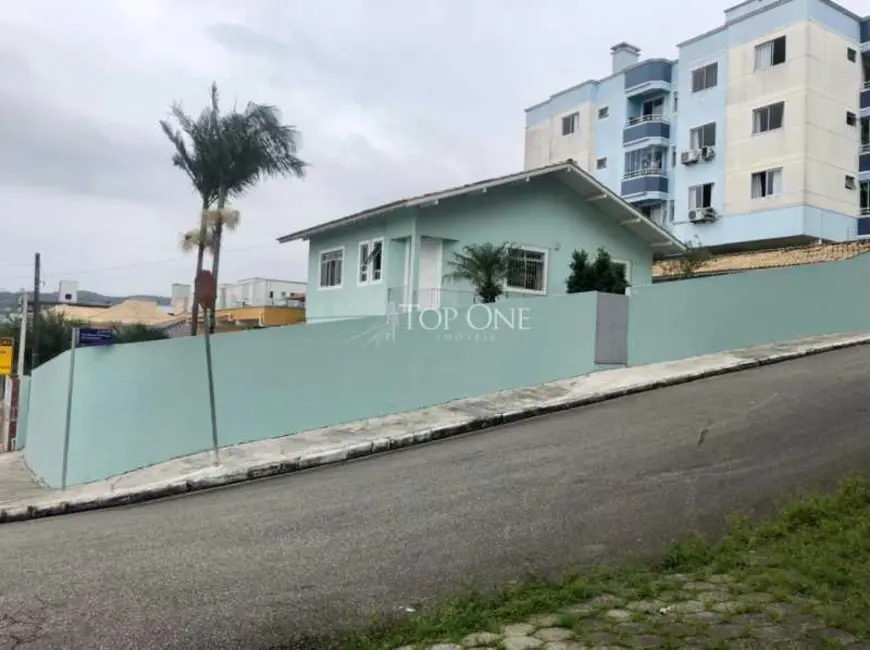 Foto 2 de Casa com 2 quartos à venda, 145m2 em Sao Jose - SC