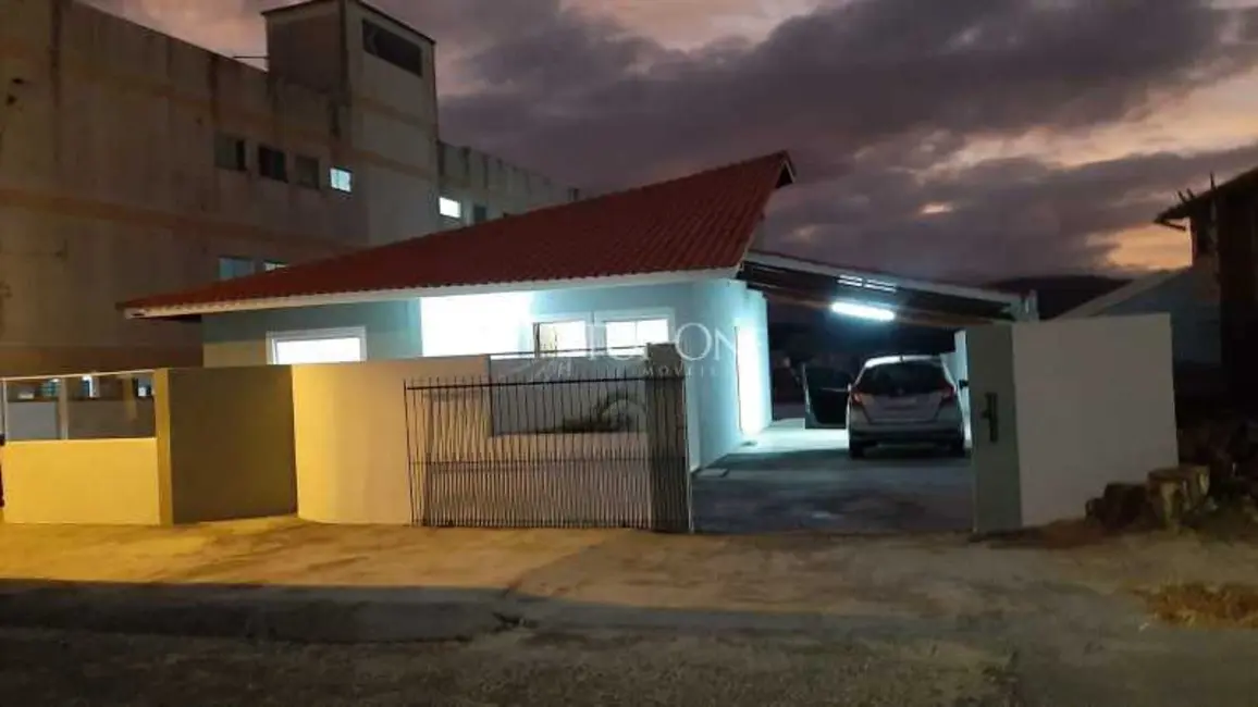 Foto 3 de Casa com 2 quartos à venda, 152m2 em  - SC