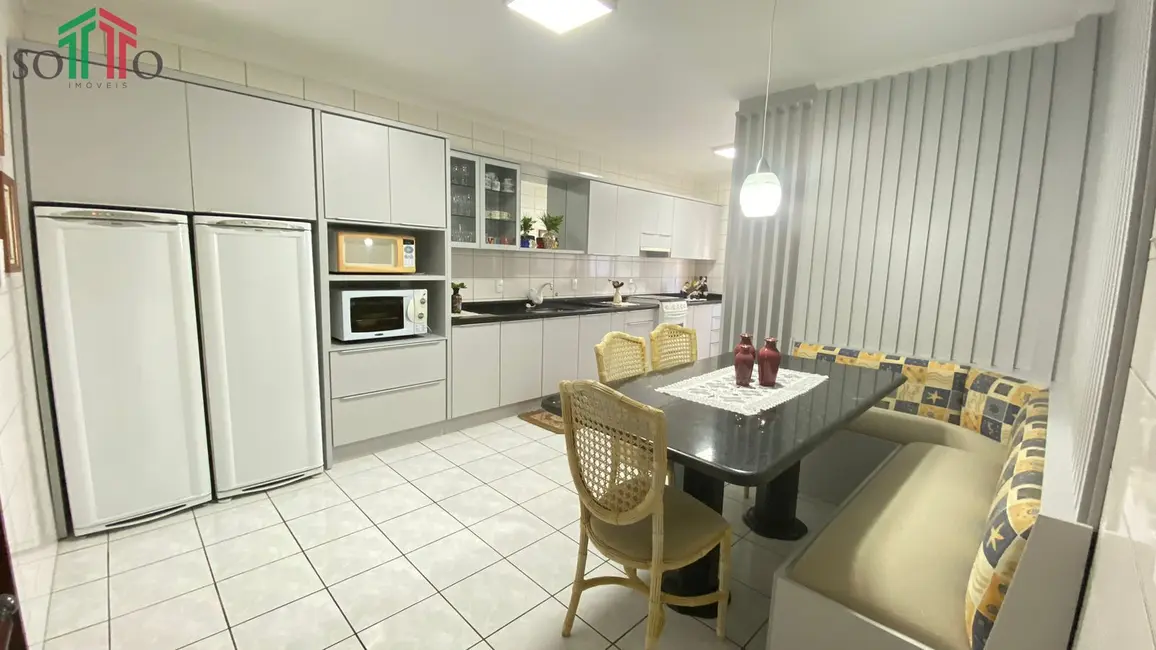 Cobertura com 3 quartos para alugar, 190m2 em Meia Praia, Itapema - SC - imagem 5 Foto 5 de Cobertura com 3 quartos para alugar, 190m2 em Meia Praia, Itapema - SC