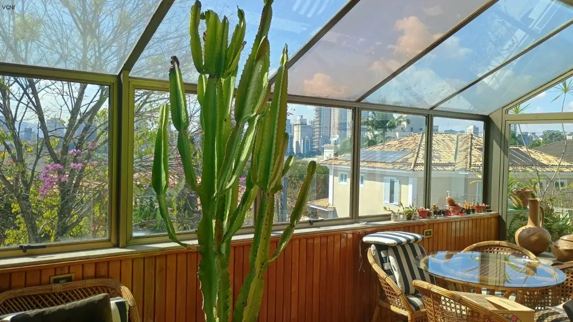 Casa com 3 quartos à venda, 325m2 em Jardim Everest, São Paulo - SP - imagem 1 Foto 1 de Casa com 3 quartos à venda, 325m2 em Jardim Everest, São Paulo - SP