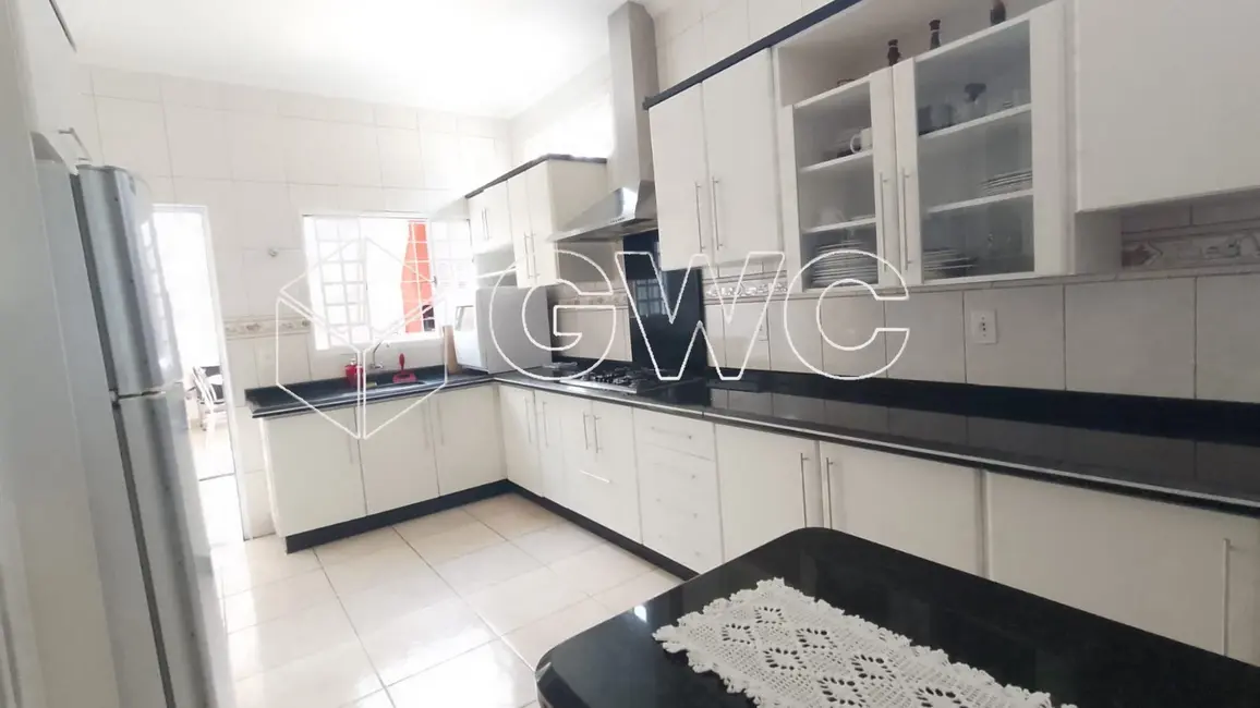 Foto 1 de Casa com 3 quartos à venda, 185m2 em Jardim Lavínia, Marilia - SP