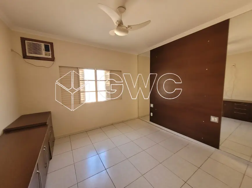 Casa com 3 quartos para alugar, 300m2 em Jardim Maria Izabel, Marilia - SP - imagem 7 Foto 7 de Casa com 3 quartos para alugar, 300m2 em Jardim Maria Izabel, Marilia - SP