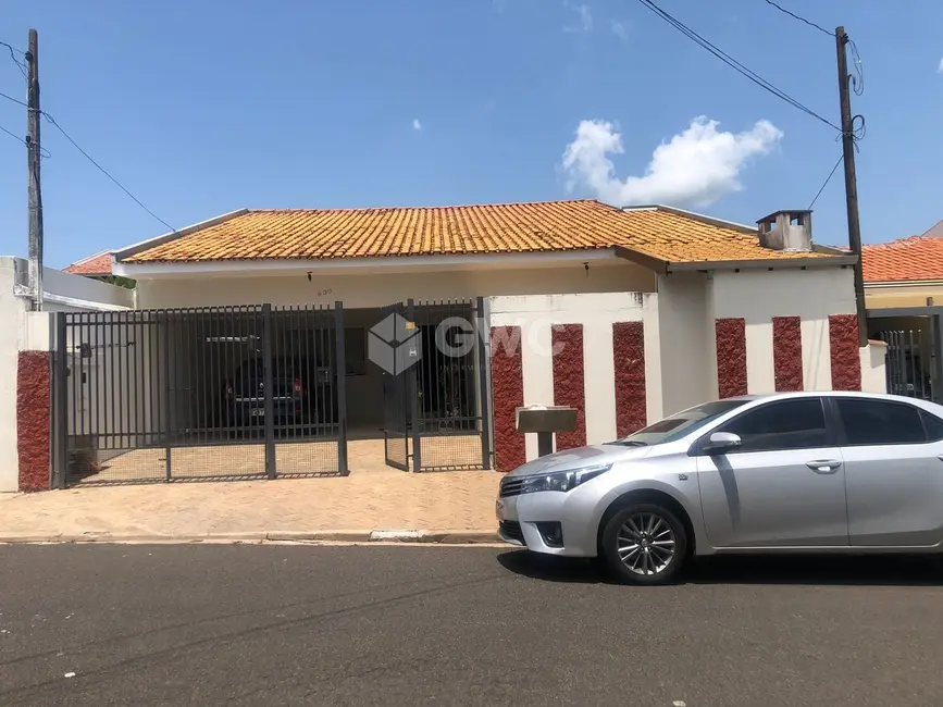 Foto 1 de Casa com 3 quartos para alugar, 250m2 em Jardim Parati, Marilia - SP