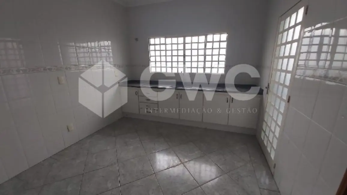 Foto 5 de Casa com 3 quartos para alugar, 250m2 em Jardim Jequitibá, Marilia - SP