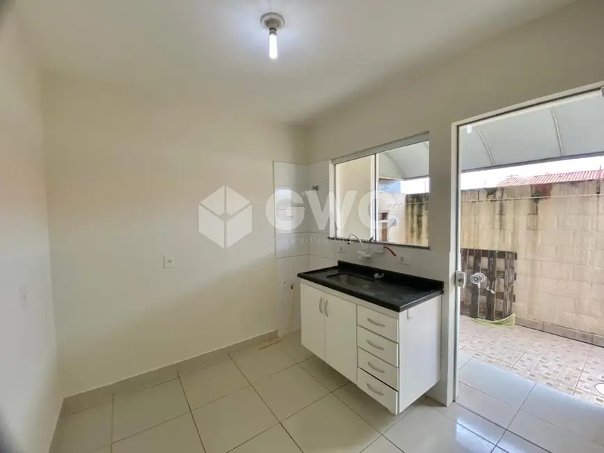 Casa de Condomínio com 3 quartos para alugar, 84m2 em Parque São Jorge, Marilia - SP - imagem 4 Foto 4 de Casa de Condomínio com 3 quartos para alugar, 84m2 em Parque São Jorge, Marilia - SP