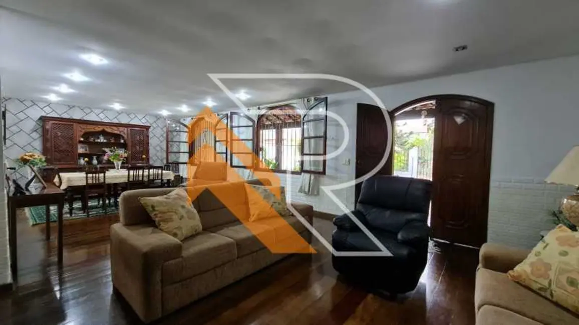 Casa com 4 quartos à venda, 300m2 em Niteroi - RJ - imagem 8 Foto 8 de Casa com 4 quartos à venda, 300m2 em Niteroi - RJ