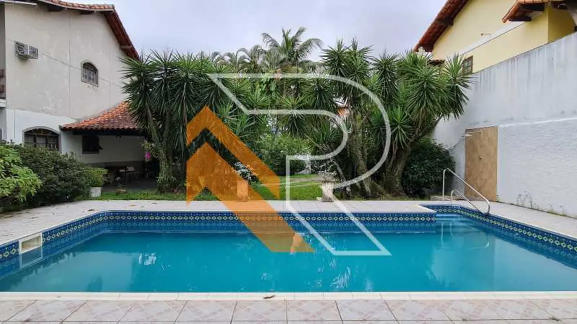 Casa com 4 quartos à venda, 300m2 em Niteroi - RJ - imagem 2 Foto 2 de Casa com 4 quartos à venda, 300m2 em Niteroi - RJ