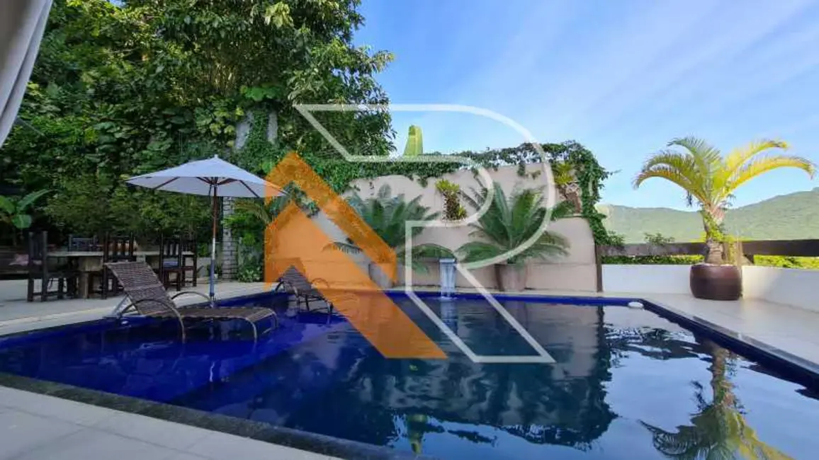 Casa com 5 quartos à venda, 949m2 em Niteroi - RJ - imagem 3 Foto 3 de Casa com 5 quartos à venda, 949m2 em Niteroi - RJ