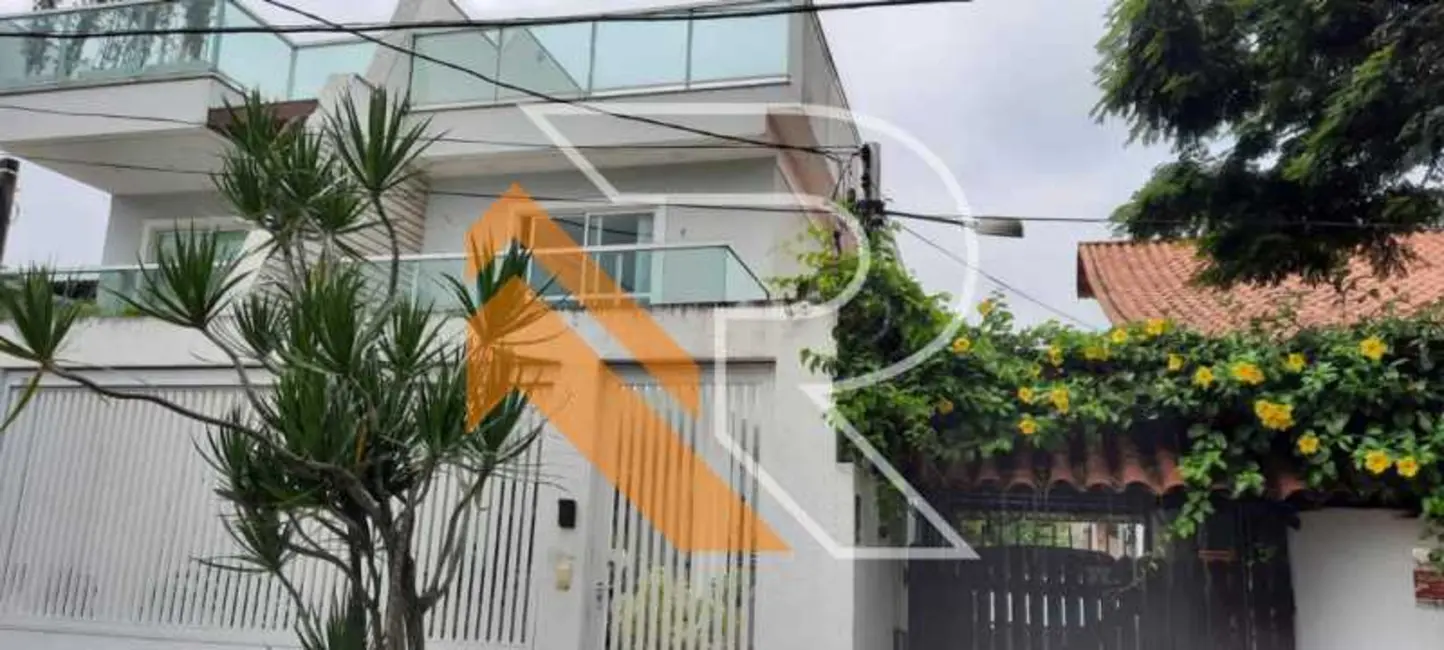 Foto 1 de Casa com 5 quartos à venda, 240m2 em Niteroi - RJ