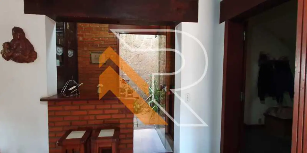 Casa com 4 quartos à venda, 251m2 em Niteroi - RJ - imagem 4 Foto 4 de Casa com 4 quartos à venda, 251m2 em Niteroi - RJ