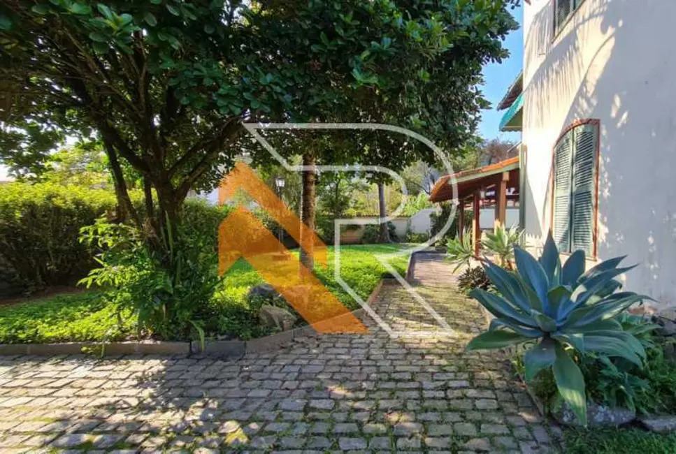 Foto 2 de Casa com 4 quartos à venda, 251m2 em Niteroi - RJ