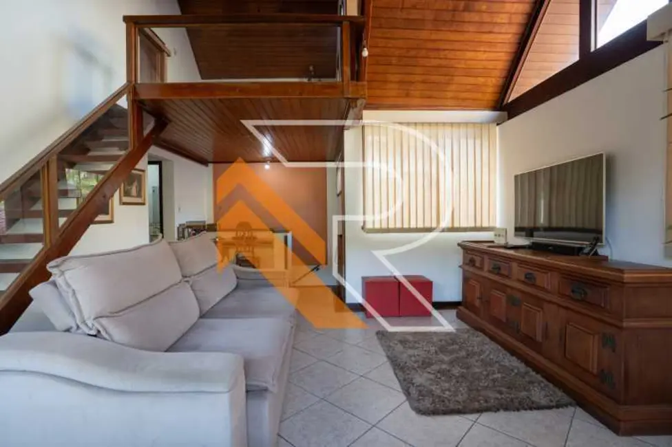 Foto 3 de Casa com 3 quartos à venda, 304m2 em Niteroi - RJ