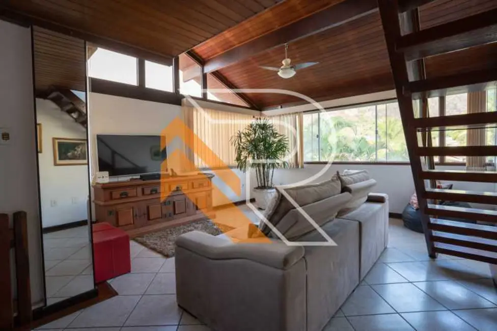 Foto 2 de Casa com 3 quartos à venda, 304m2 em Niteroi - RJ