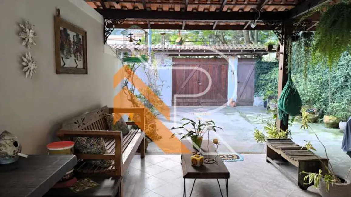 Foto 2 de Casa com 4 quartos à venda, 120m2 em Niteroi - RJ
