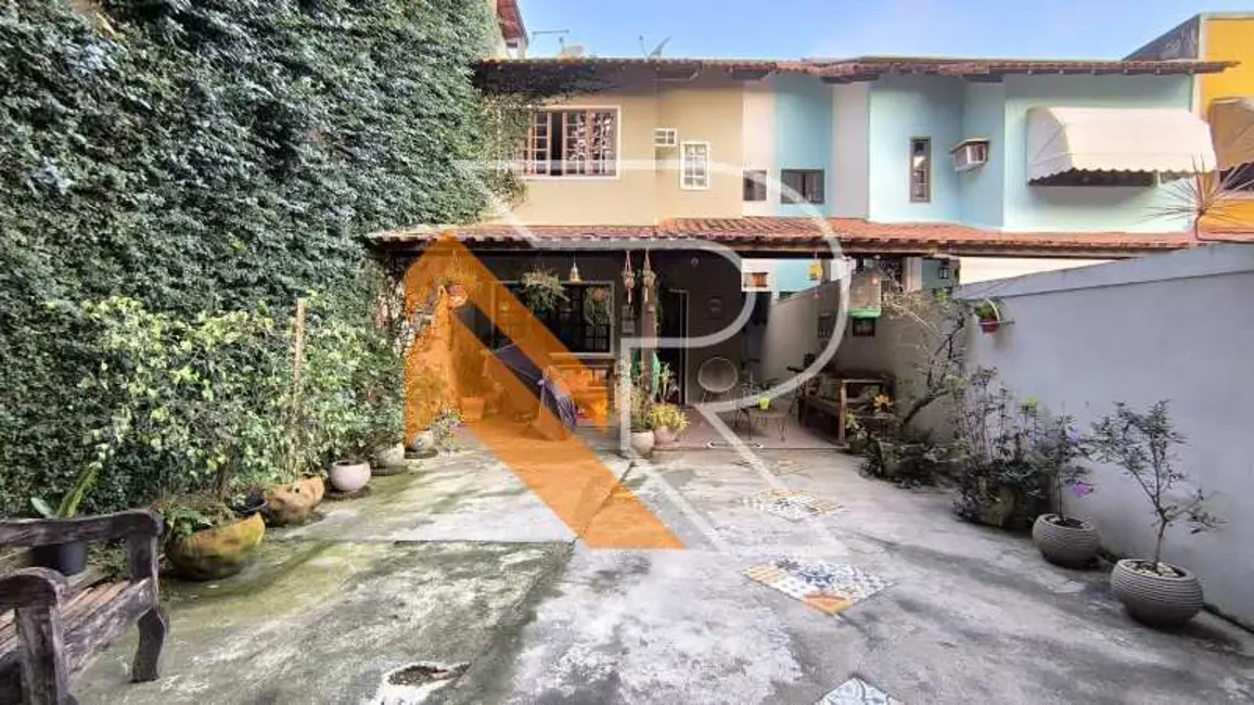 Foto 1 de Casa com 4 quartos à venda, 120m2 em Niteroi - RJ