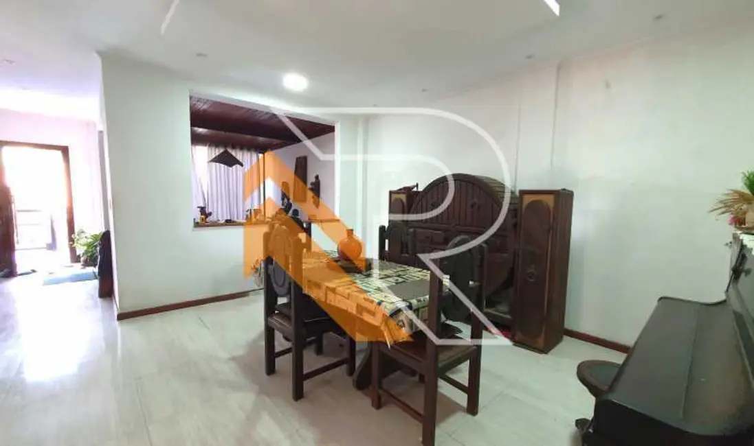 Foto 6 de Casa com 6 quartos à venda, 422m2 em Niteroi - RJ